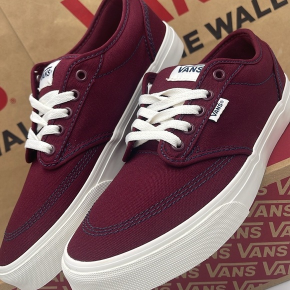 Vans WMNS Burgundy Canvas Sneakers Atwood
Outdoor Port Rovale
VN000CX84QU - Picture 8 of 16